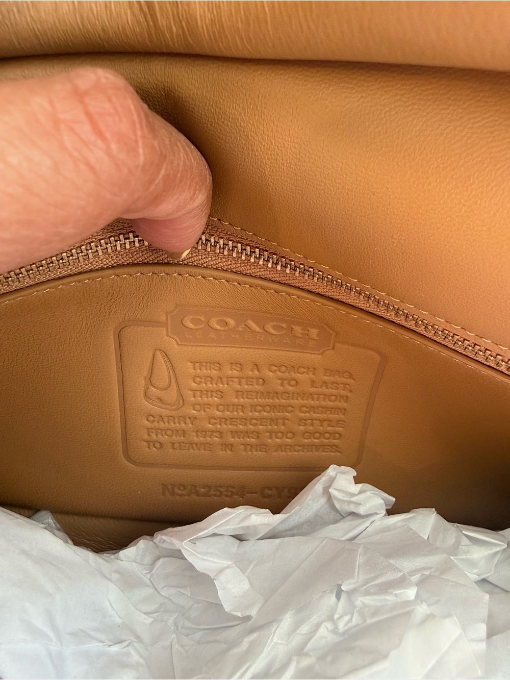 Coach Honey Leather Shoulder Bag with Turn-Lock - Picture 4 of 8